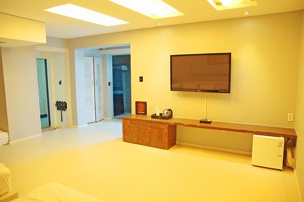 Opera 21 Hotel Jeonju Esterno foto