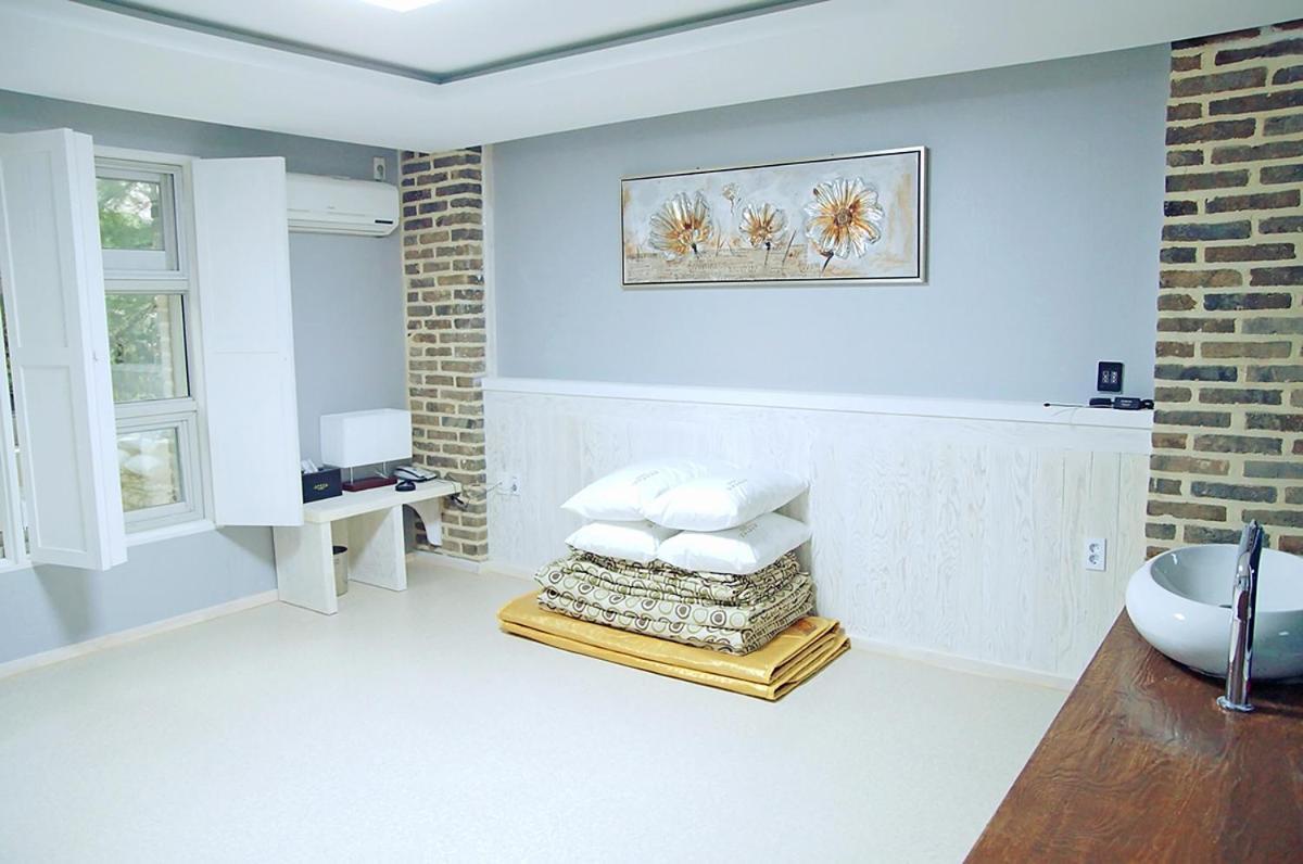 Opera 21 Hotel Jeonju Esterno foto