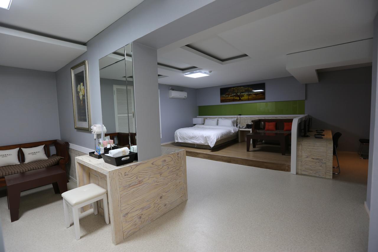 Opera 21 Hotel Jeonju Esterno foto