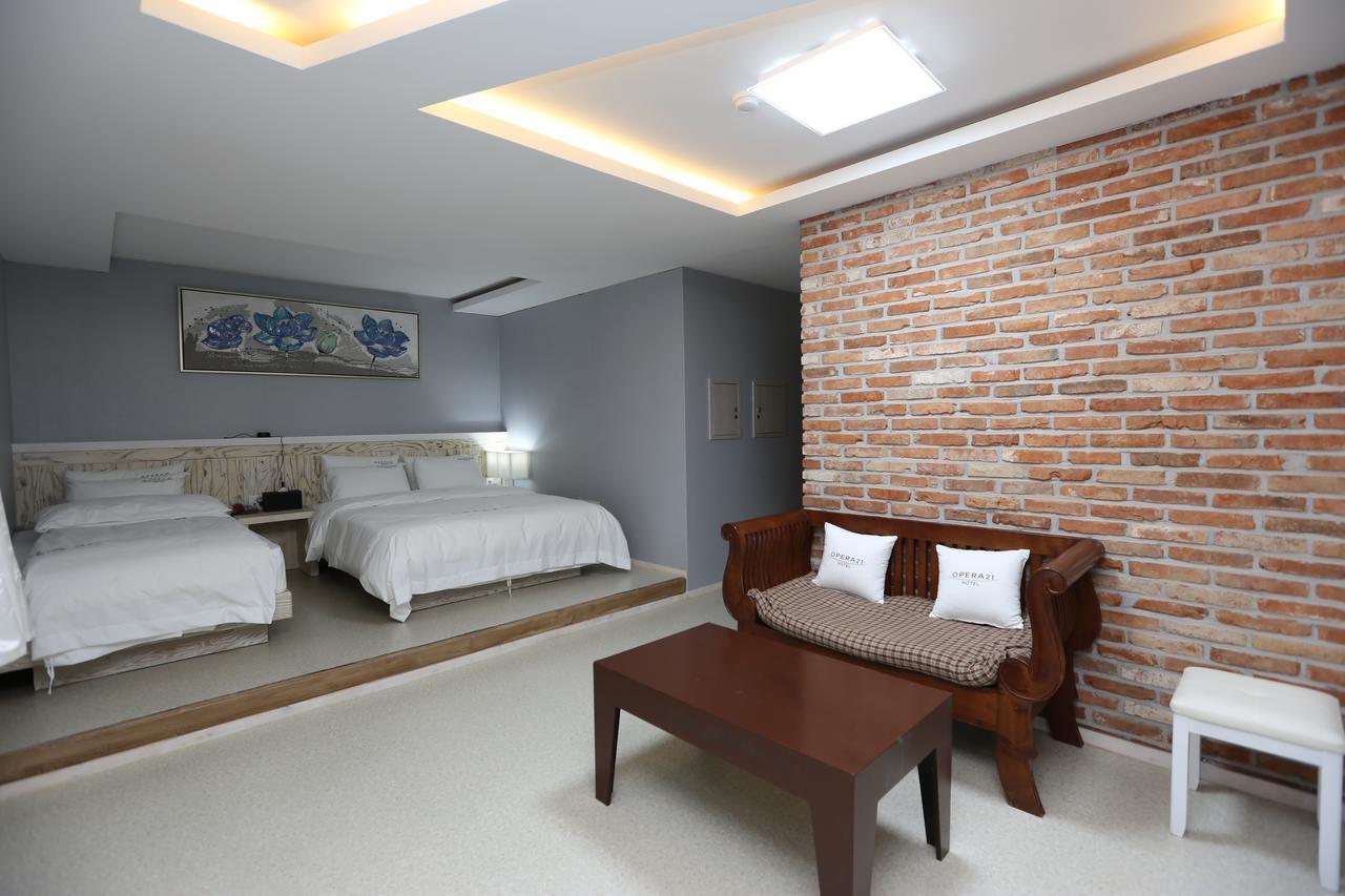 Opera 21 Hotel Jeonju Esterno foto